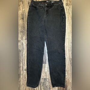 Style & Co curvy skinny black denim jeans women’s 6
Inseam 28”‎